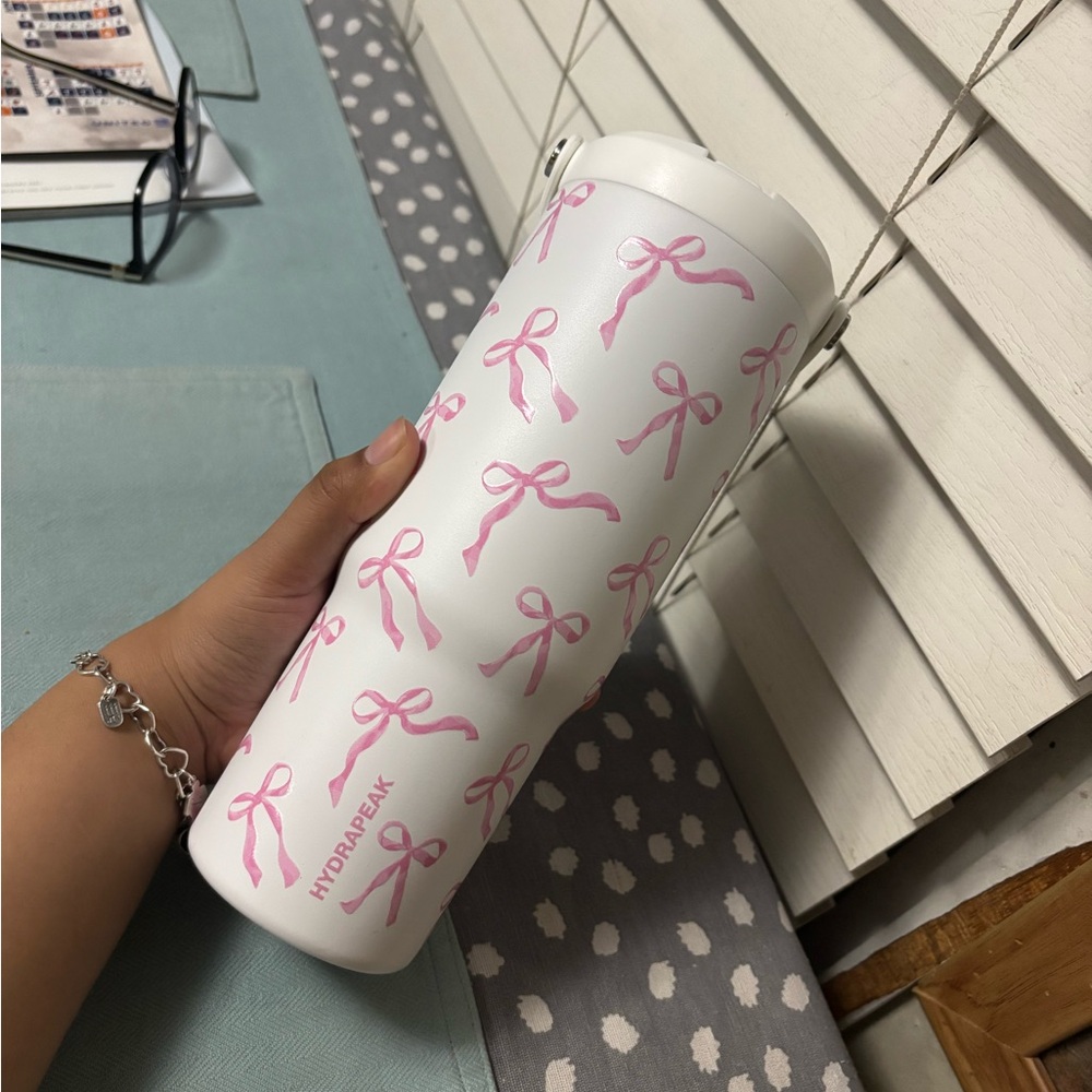 Hydropeak White Tumbler with Pink Bow Pattern - Insulated Travel Bottle - Picture 2 of 8
